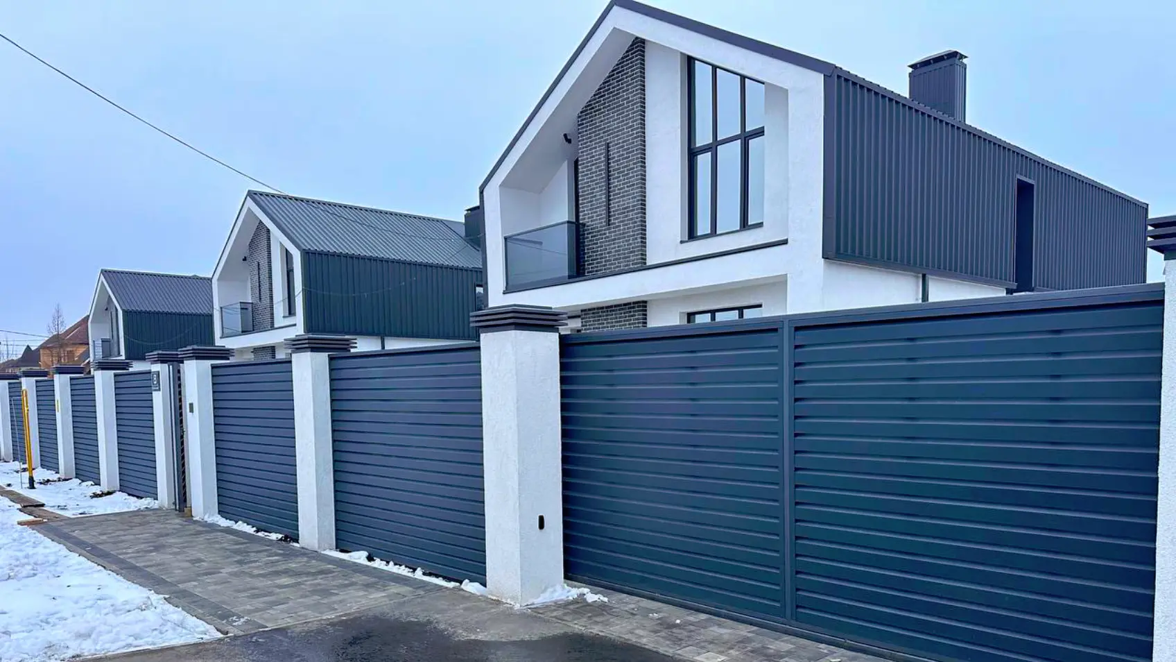 Фото 1 забор жалюзийный ХайТек 7024 МАТТЕ Серый Графит двусторонний матовый