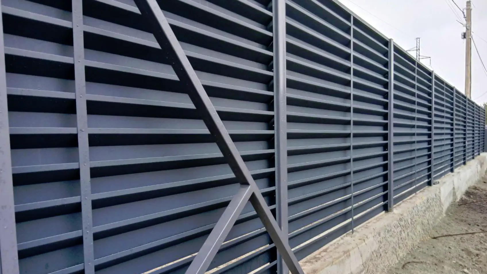Фото 10 Забор жалюзи ХайТек 7024 МАТТЕ серый графит двусторонний матовый